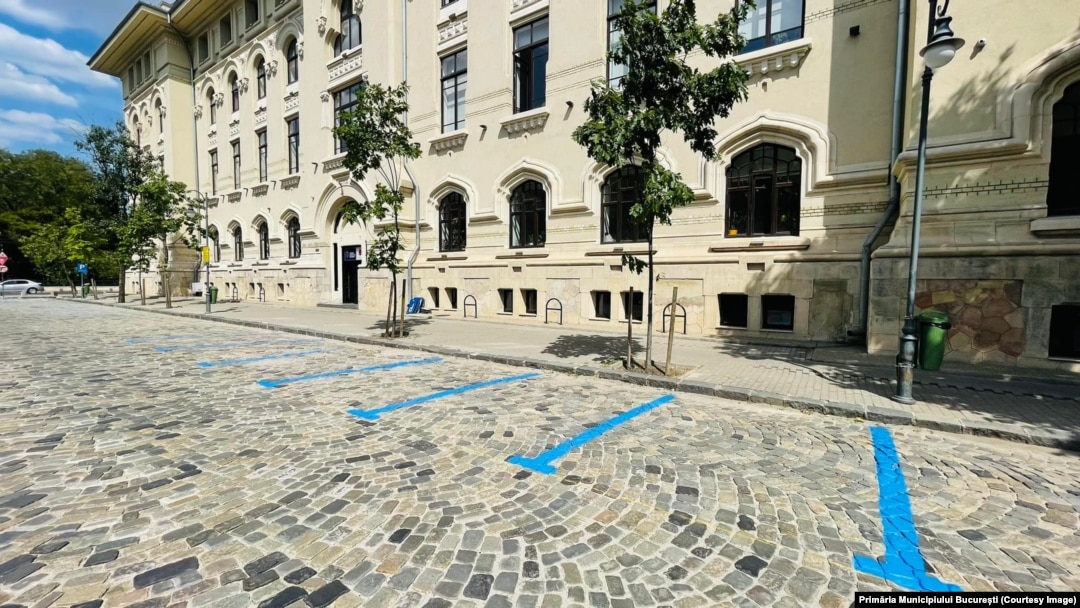 Primarul Nicușor Dan a anunțat că angajații PMB nu vor mai avea loc rezervat pe străzile din jurul Primăriei Capitalei.