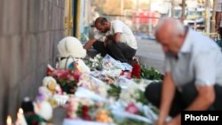 Հարգանքի տուրք «Սուրմալու»-ի պայթյունի զոհերի հիշատակին, Երևան, 17-18-ը օգոստոսի, 2022թ.