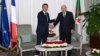 Francuski predsjednik Emmanuel Macron i predsjednik Alžira Abdelmadjid Tebboune razgovarali su i o uvozu gasa iz Alžira preko Italije. Alžir, 25. augusta 2022.