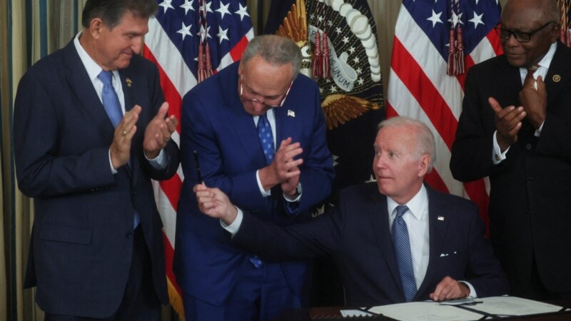 Biden potpisao zakon o klimi, zdravstvu i porezu vrijedan 430 milijardi dolara