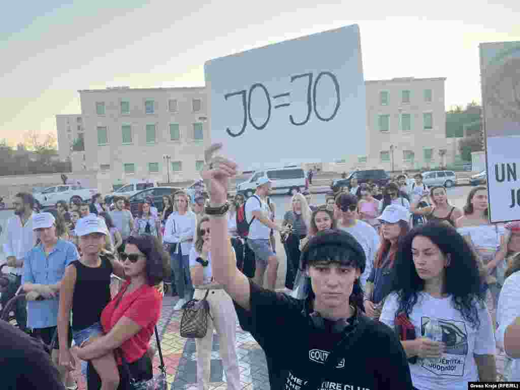 Протест во Тирана по случајот со силувањето на 11-годишното девојче во Косово, 31 август 2022