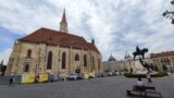 Biserica Sfântul Mihail din centrul orașului Cluj-Napoca a fost restaurată cu aproximativ 30 de milioane de lei, din care statul maghiar a asigurat aproximativ un sfert. Cea mai mare parte a banilor au fost fonduri europene, iar statul român a asigurat cofinanțarea.