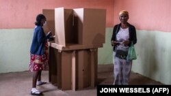 Na biračkom mestu u prestonici Angole Luandi 24. avgusta 2022. tokom izbora u Angoli
