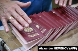 Виготовлення російських паспортів на фабриці в Москві