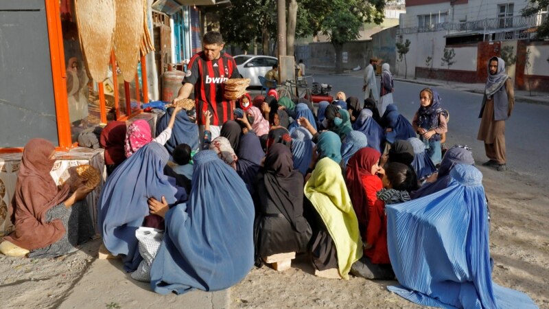افغانستان سره د بریتانیا د ۷۶ سلنې بودیجې کموالی؛ چيمپيون: ښځو او ماشومانو ته مرګوني خطرونه پېښوي