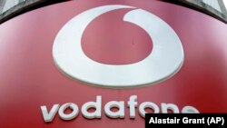 A Vodafone logója Londonban 2008. augusztus 13-án