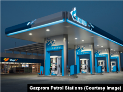Compania rusească Gazprom operează în România prin firma NIS Petrol SRL.