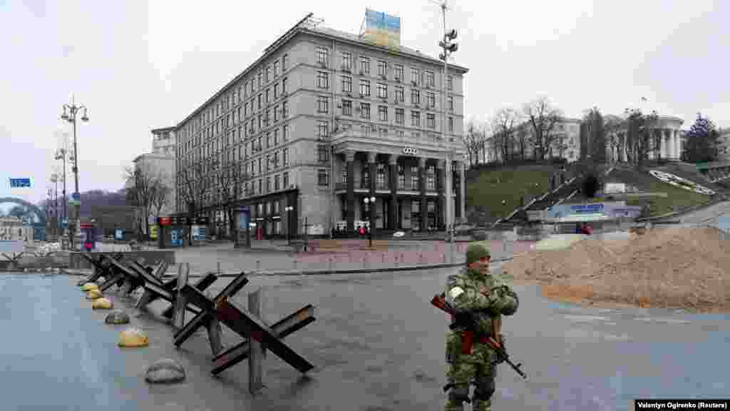 Київ 03.03.22 &ndash; 24.08.22 Бої за Київ розпочалися 24 лютого. До самого Києва російські війська не дійшли, в самому місті велися лише локальні бої та збройні сутички з російськими диверсійними групами