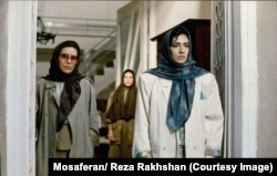 در صحنه دیگری از فیلم مسافران به همراه مژده شمسایی/ عکس از رضا رخشان