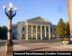 The Mykolayiv theater pictured before the war