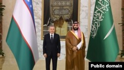 Президент Узбекистана Шавкат Мирзияев с наследным принцем Саудовской Аравии Мухаммадом бин Салманом Аль Саудом.