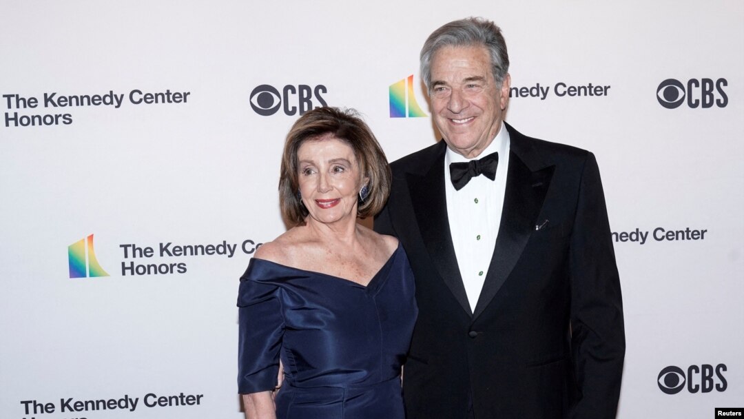 Potrivit lui Nanci Pelosi (stânga), soțul ei, Paul (dreapta), va avea nevoie de o recuperare de lungă durată după atacul de săptămâna trecută, în urma căruia acesta a suferit o fractură de craniu. 