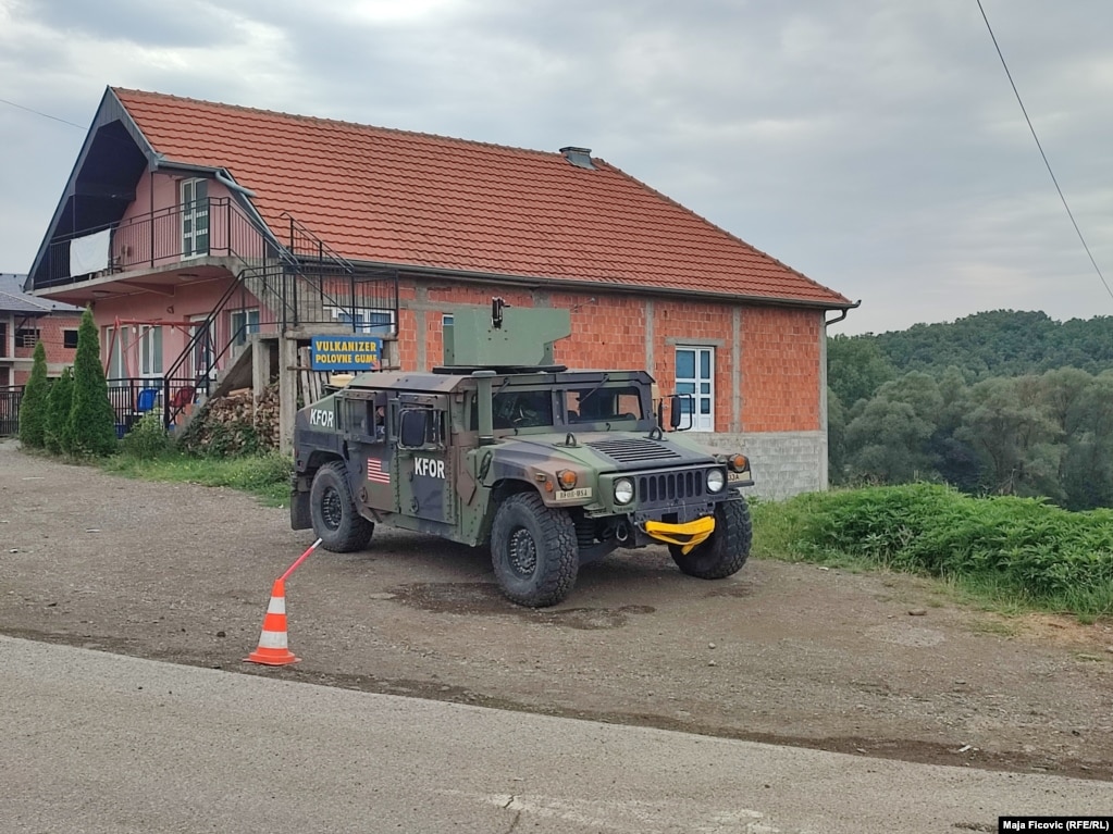 Misioni i NATO-s në Kosovë, KFOR, vazhdimisht ka përsëritur se është i gatshëm të ndërhyjë nëse rrezikohet stabiliteti në veri të Kosovës. 