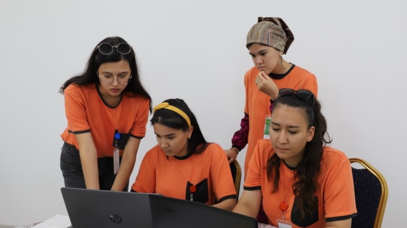 Zenanlary we Interneti çäklendirýän Türkmenistanda aýal-gyzlaryň arasynda ilkinji hakaton geçirildi
