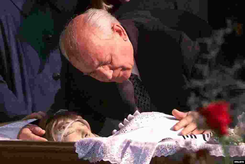 Gorbachev bids a last farewell to his wife, Raisa Gorbacheva, during her funeral in Moscow on September 23, 1999. They were married for 46 years.