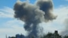 В воздух поднимается дым от взрывов на военном аэродроме в поселке Новофедоровка вблизи города Саки в оккупированном Крыму. Фото от 9 августа 2022 года