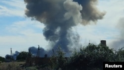 Последствия взрывов на аэродроме в поселке Новофедоровка, 9 августа 2022 года