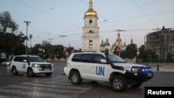 Misioni i Kombeve të Bashkuar gjatë rrugës për në centralin Zaporizhja në jug të Ukrainës. 