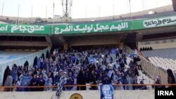 نخستین حضور زنان در بازی‌های لیگ برتر فوتبال در ورزشگاه آزادی در مصاف استقلال با مس کرمان