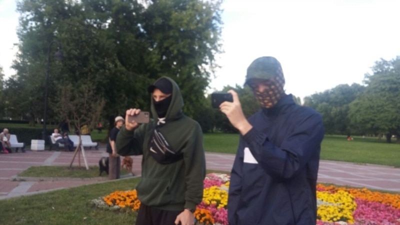 В Петербурге неизвестные в масках распылили балончик на встрече по реновации