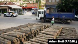 Interesimi i qytetarëve për t'u ngrohur me dru është rritur, thonë shitësit në Prishtinë.