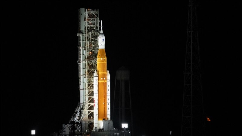
NASA odložila lansiranje rakete oko Meseca zbog problema sa motorom
