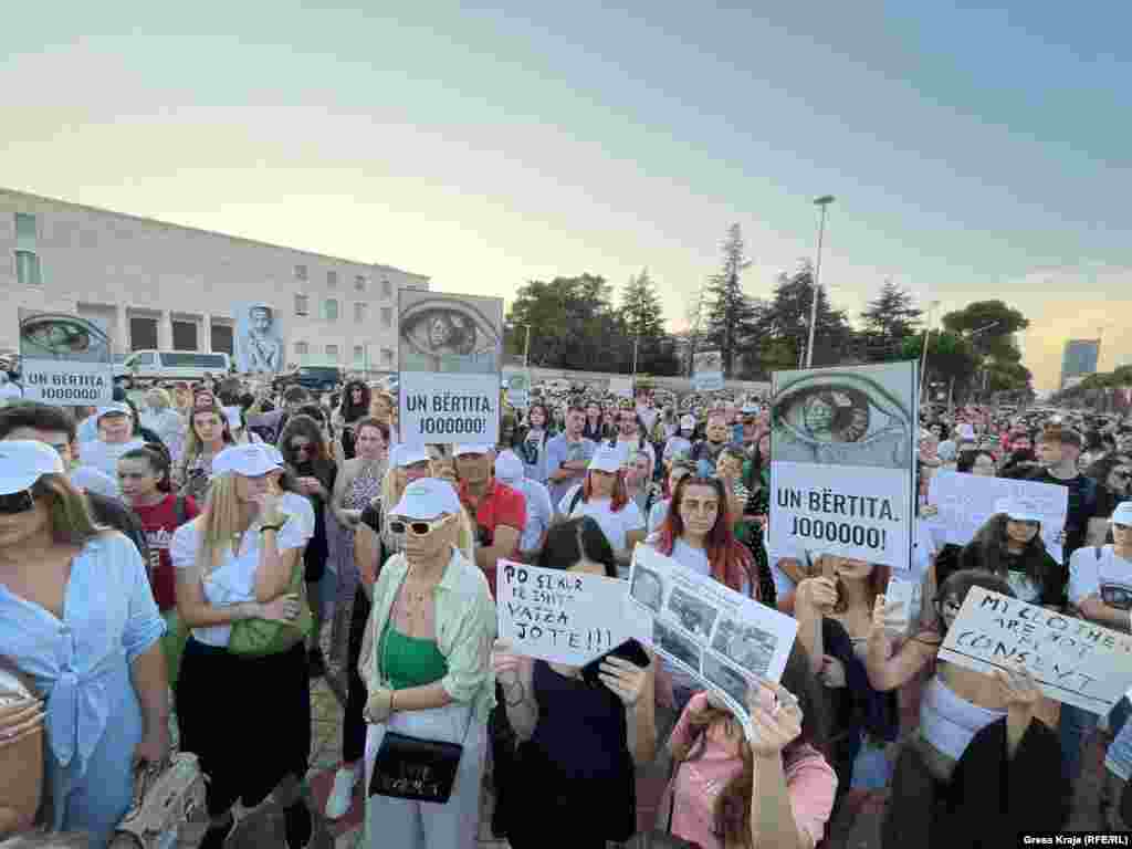 Протест во Тирана по случајот со силувањето на 11-годишното девојче во Косово, 31 август 2022