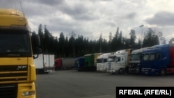 Грузовой транспорт в Калининградской области простаивает