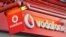 A brit mobilszolgáltató, a Vodafone logója egy londoni üzlet homlokzatán. A kép 2018. január 30-án készült