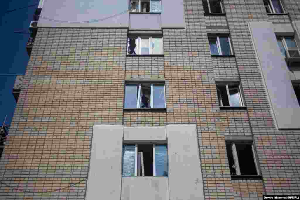 От российских обстрелов 13 августа пострадала одна из многоэтажек Николаева