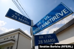 Shenjat që tregojnë emrat e rrugëve në fshatin Tërrnje të Suharekës.