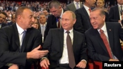 Слева направо: президенты Азербайджана, России и Турции - Ильхам Алиев, Владимир Путин и Реджеп Эрдоган