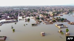 سیلاب ها در پاکستان خسارات فراوانی به مردم وارد کرده است