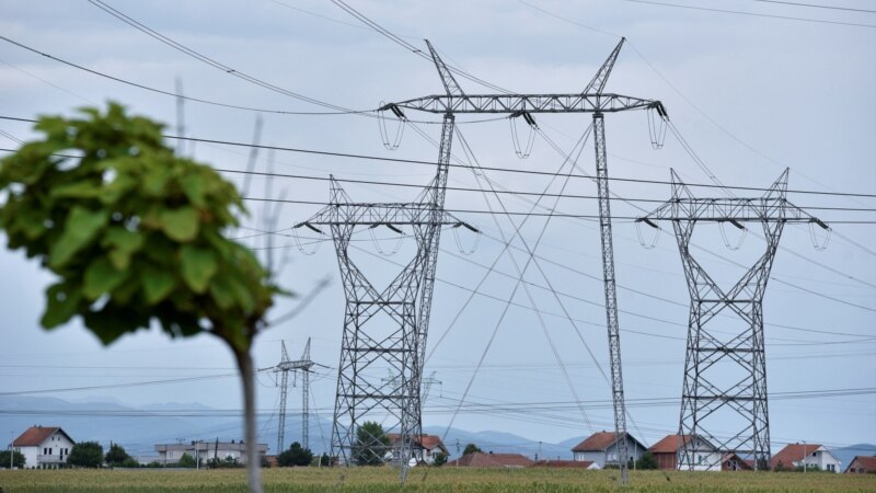 KEDS izklopil elektriko podjetjem, lastnik in politik reagirata