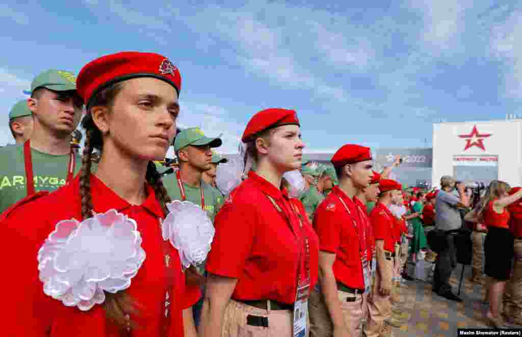 Members of Russia&#39;s Youth Army movement and other participants attend a military-technical forum in Moscow on August 15.&nbsp;