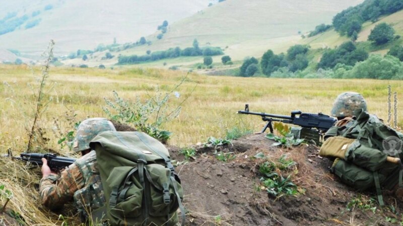 Двое армянских военнослужащих вышли из азербайджанского окружения