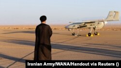 İranda dronlarla hərbi təlim (Arxiv fotosu)