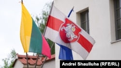Сьцягі каля будынку ЭГУ ў Вільні