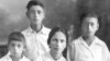Шемси Дудакова и ее дети (слева направо) Руззет, Мугаррем и Арсен в спецпоселении. Узбекистан, Ферганская область, село Учкуприк, 1948 год
