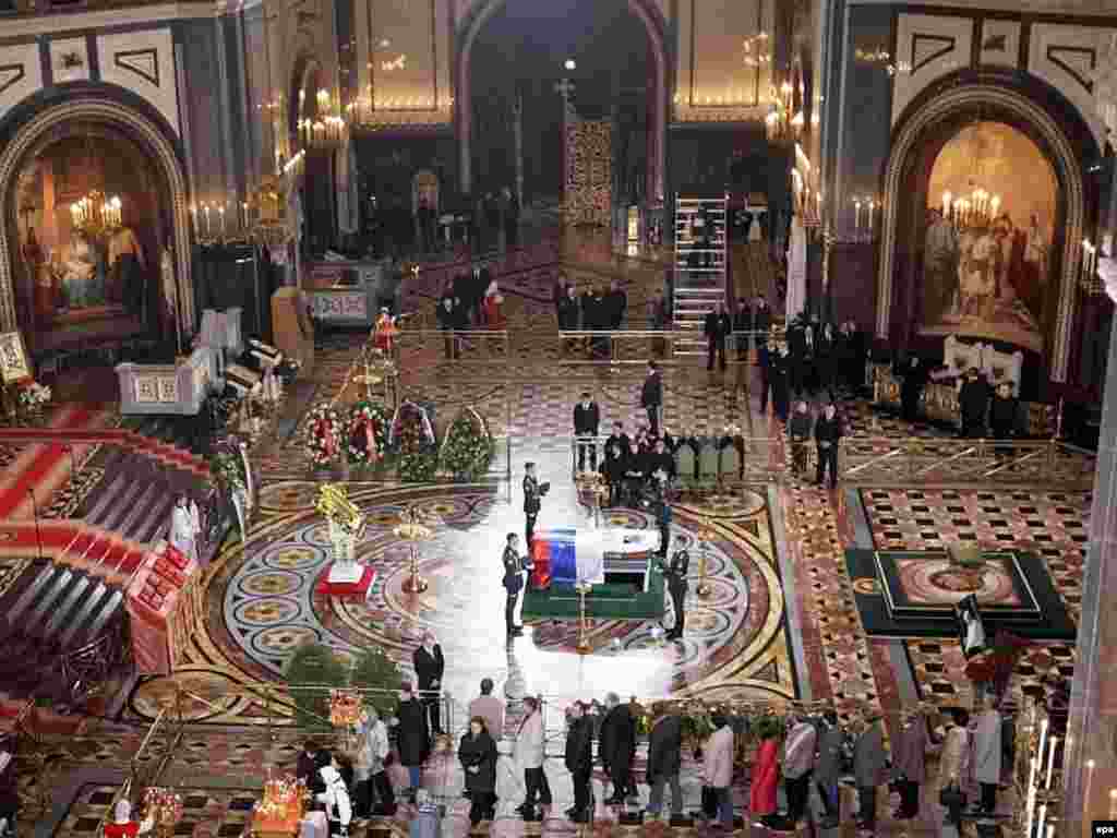 The memorial service on April 25 at the Christ the Savior Cathedral was attended by Yeltsin's family and members of Russia's political and cultural elite. (epa)