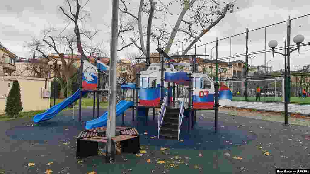 В Севастополе даже детские площадки носят милитаристский характер