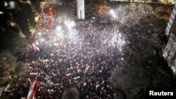 Попередні затримання двох ексурядовців викликали масштабні протести у Варшаві та критику з боку «Права і справедливості» та президента країни від цієї партії Анджея Дуди