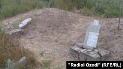 A destroyed gravestone