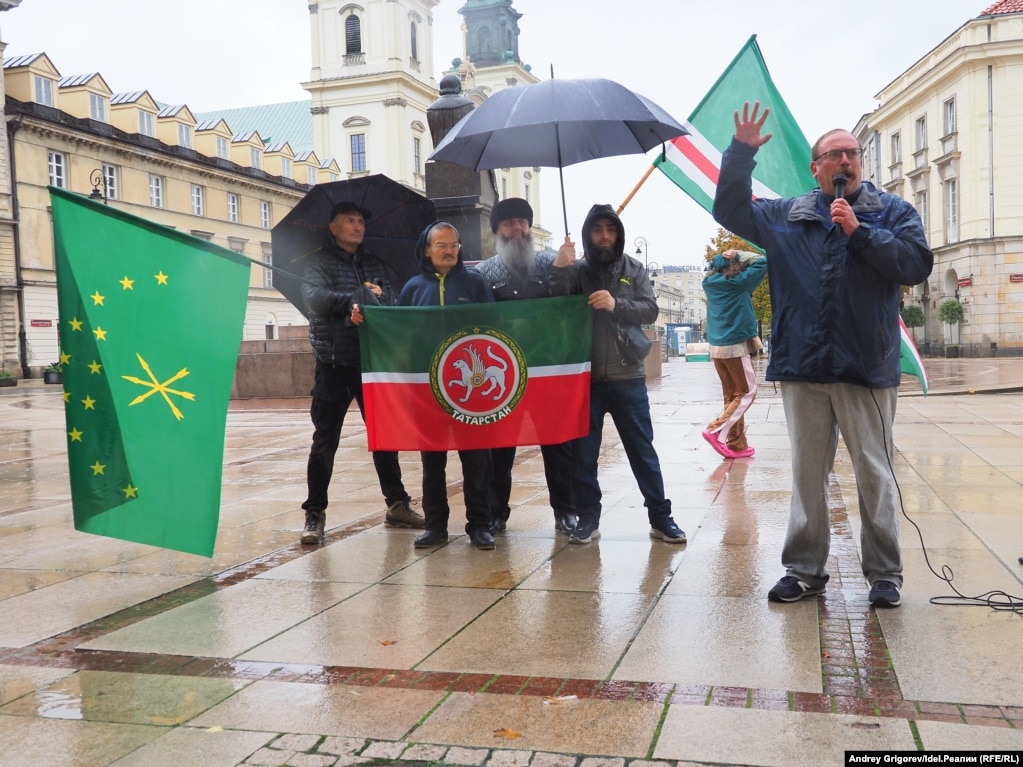 Варшау, Польша. Татар милли активисты Нәфис Кашапов фикердәшләре белән 