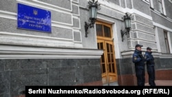 У МОЗ додають, що перелік осіб, справи яких підлягають перегляду, збільшується, відповідно до надходження додаткових даних від правоохоронців.