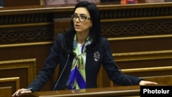 Armenia - Justice Minister Arpine Hovannisian speaks in parliament, Yerevan, 16Mar2016.