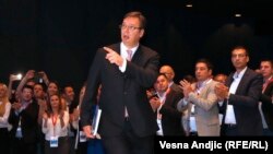 Aleksandar Vučić (na fotografiji) u sredu preuzima funkciju predsednika države, sa njim, slažu se analitičari i koji ga podržavaju i koji ga kritikuju, na Andrićev venac seli se i centar gde će se donositi najvažnije političke odluke