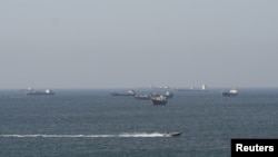 киштиҳо дар наздикии тангаи Ҳурмуз