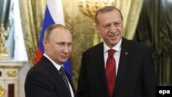 Слева направо — президент России Владимир Путин и президент Турции Реджеп Тайип Эрдоган.