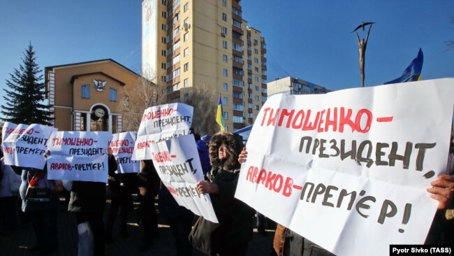 Мешканці міста Вишневого під час зустріч з кандидатом на посаду президента України Юлією Тимошенко. Вишневе, Київська область, 2 березня 2019 року